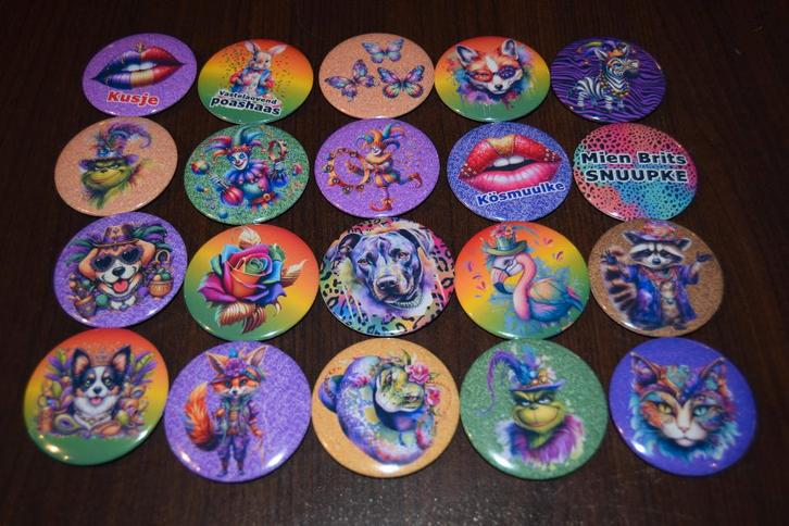 Buttons carnaval vasteloavend feestje div maten NIEUW, Verzamelen, Speldjes, Pins en Buttons, Nieuw, Button, Overige onderwerpen