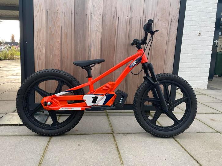 KTM Stacyc 20eDrive, Fietsen en Brommers, Fietsen | Crossfietsen en BMX, Zo goed als nieuw, 20 tot 24 inch, Aluminium, Voetsteunen