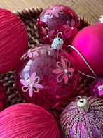 Set kerstballen roze bewerkt bloemen vlinder, Ophalen of Verzenden, Gebruikt