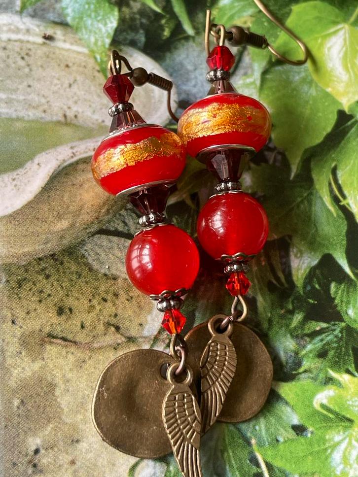 Rode Hangers met Vleugelbedels, Sieraden, Tassen en Uiterlijk, Oorbellen, Nieuw, Hangers, Overige materialen, Rood, Ophalen of Verzenden