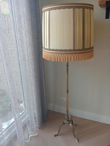 Prachtige Vintage / retro vloerlamp beschikbaar voor biedingen