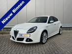 Alfa Romeo Giulietta 1.4 T Distinctive Xenon Led / Leer / Na, Auto's, 1280 kg, 4 cilinders, Wit, Origineel Nederlands