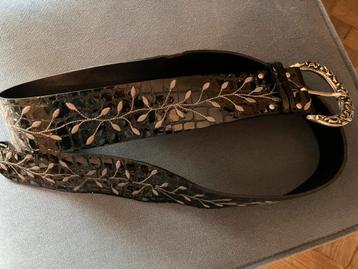 Zwarte lakriem 110 cm beschikbaar voor biedingen