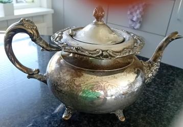 Antieke thee servies beschikbaar voor biedingen