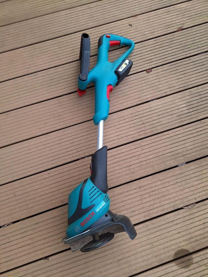 BOSCH Grastrimmer ART 23-18 LI (i.z.g.s.) met 2 accu's, Tuin en Terras, Grastrimmers, Zo goed als nieuw, Elektrisch, 30 tot 50 cm