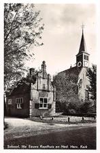 Schoorl - Oud Raadhuis en Kerk, Ophalen of Verzenden, 1940 tot 1960, Gelopen, Noord-Holland