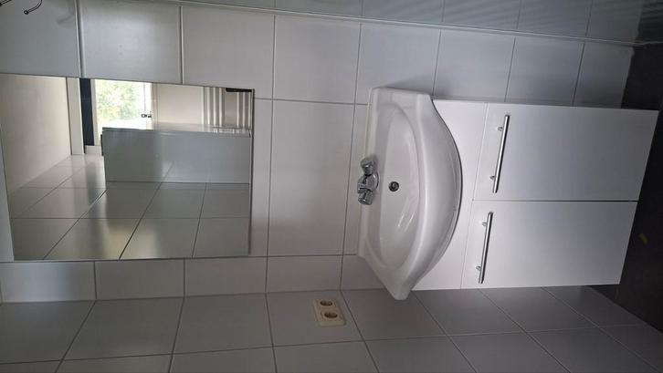 Complete badkamermeubel set - glanswit incl spiegel, Huis en Inrichting, Badkamer | Badkamermeubels, Zo goed als nieuw, Overige typen