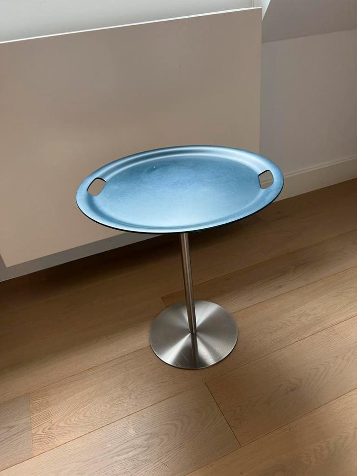 Alessi “Op-La” dienbladtafel / bijzettafel. Kleur blauw, Huis en Inrichting, Tafels | Bijzettafels, Gebruikt, Rond, 45 tot 60 cm