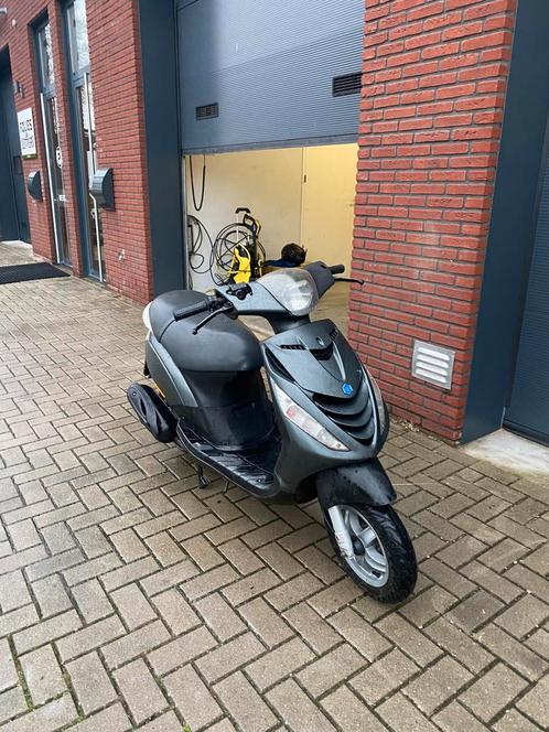 Piaggio zip gee kenteken, Fietsen en Brommers, Scooters | Piaggio, Zo goed als nieuw, Zip, Ophalen of Verzenden