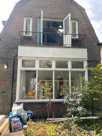 Mooie ruime Erker hardhout dubbel glas in goede staat! beschikbaar voor biedingen