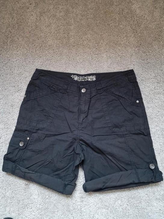 Dames korte broek zwart Liv mt 44, Kleding | Dames, Kort, Zwart, Maat 42/44 (L), Ophalen of Verzenden