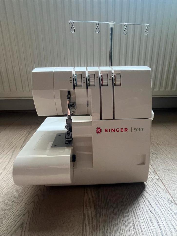 Singer S010L Lockmachine, Hobby en Vrije tijd, Naaimachines en Toebehoren, Gebruikt, Lockmachine, Singer, Ophalen of Verzenden