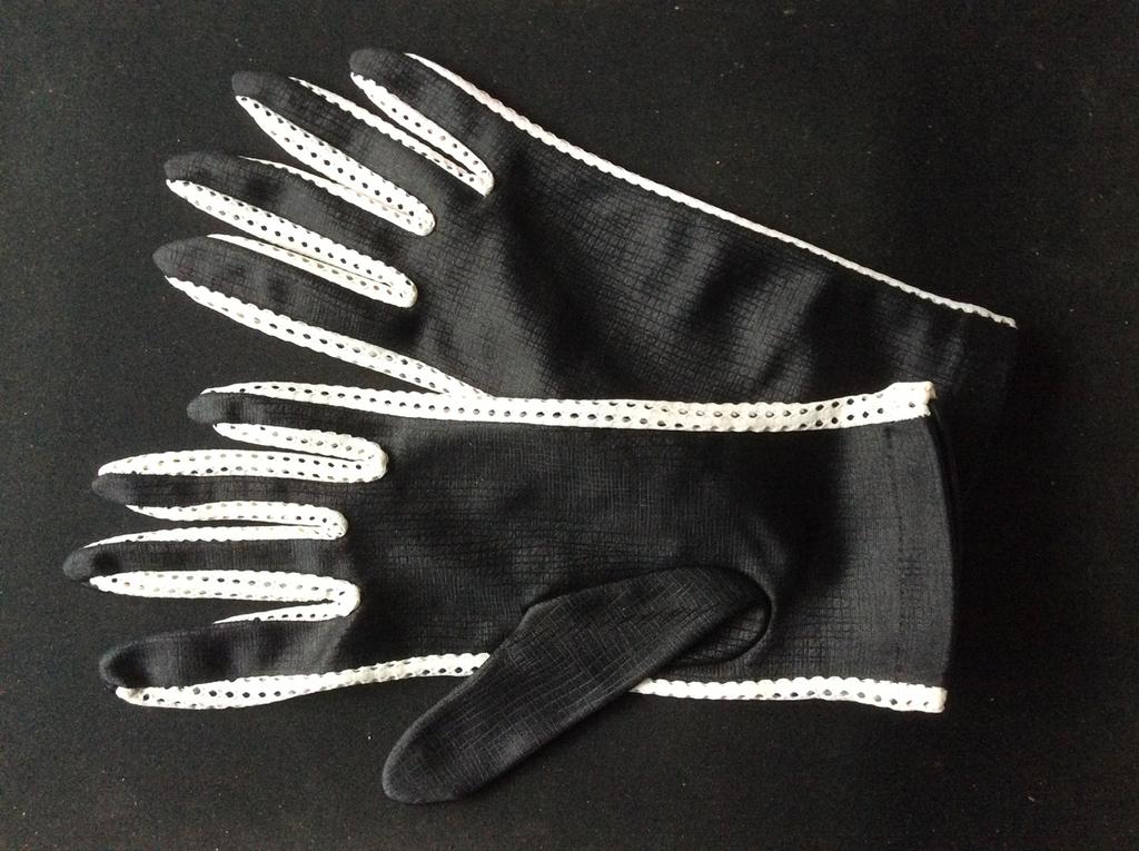 Zwarte handschoenen met gehaakte tussenstukken, Ophalen of Verzenden, Zo goed als nieuw, Handschoenen