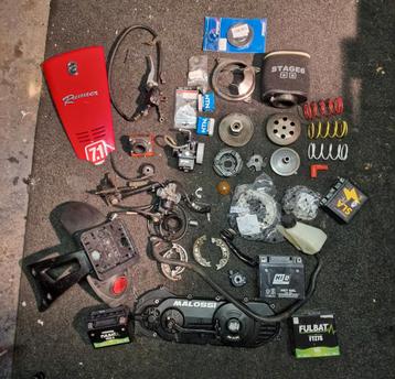 partij onderdelen Piaggio & minarelli runner aerox beta jog beschikbaar voor biedingen