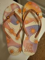Leuke nette slippers met zonneprint 37, Slippers, Beige, Ophalen of Verzenden, Zo goed als nieuw