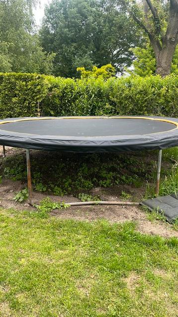 Trampoline beschikbaar voor biedingen