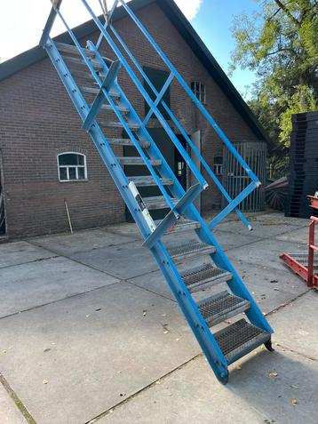 Stalen trappen div. lengtes 2 tot 3.80 m. 70cm breed leuning beschikbaar voor biedingen
