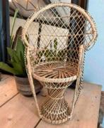 Rotan pauwenstoel - rieten stoel voor pop - groot, Ophalen of Verzenden