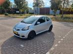 Toyota Aygo 1.0 12V Vvt-i 3DRS MMT 2009 Grijs, Voorwielaandrijving, Elektrische ramen, 4 stoelen, 68 pk