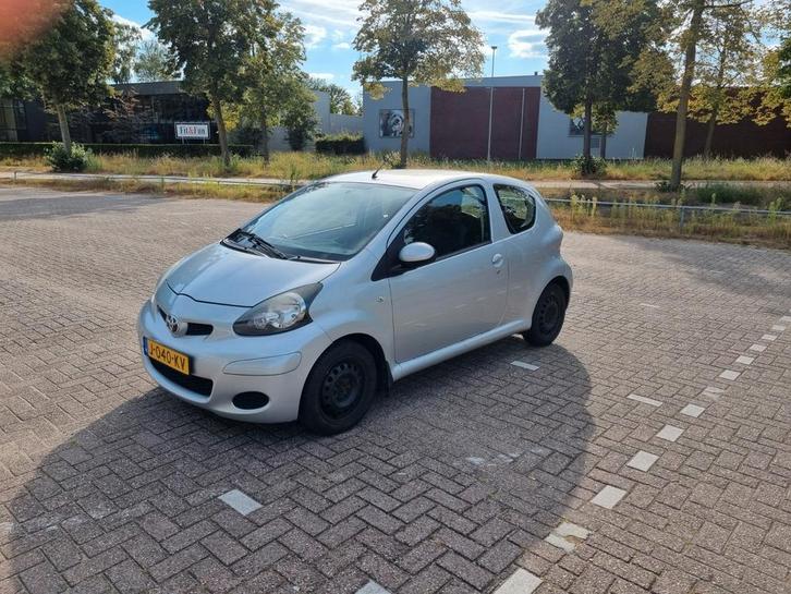 Toyota Aygo 1.0 12V Vvt-i 3DRS MMT 2009 Grijs, Auto's, Toyota, Particulier, Aygo, ABS, Airbags, Airconditioning, Centrale vergrendeling