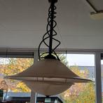 Melkglas Plafondlamp met Gedraaid Staal, Huis en Inrichting, Lampen | Hanglampen, Ophalen, Gebruikt, 50 tot 75 cm, Vintage