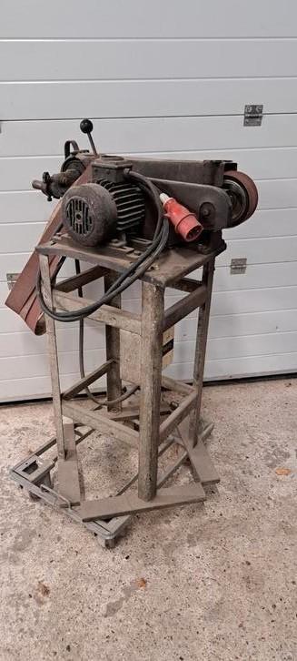 Bandschuurmachine 400V beschikbaar voor biedingen