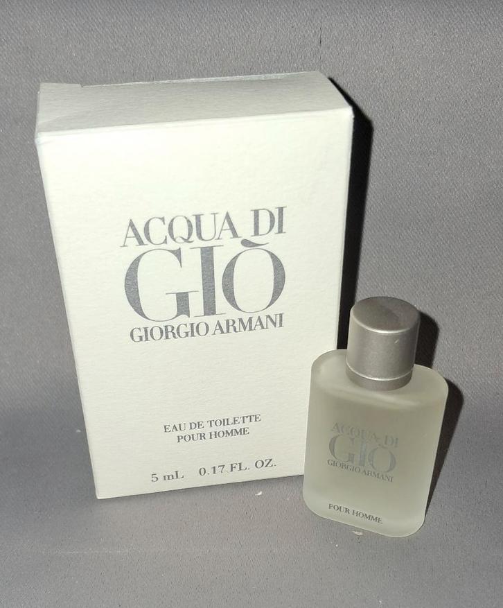 Mooie parfum mini Giorgio armani Acqua di gio + doosje, Verzamelen, Parfumverzamelingen, Zo goed als nieuw, Miniatuur, Gevuld