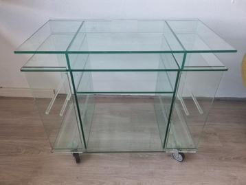 Glazen Serveerwagen/Tafel beschikbaar voor biedingen