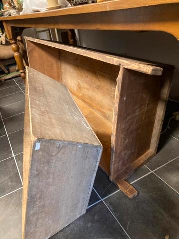Antiek grote houten bak met handgrepen beschikbaar voor biedingen