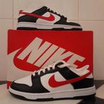 Nike Dunk Low Retro Red Swoosh Panda maat 43, Kleding | Heren, Schoenen, Nieuw, NIKE, Ophalen of Verzenden, Sneakers of Gympen