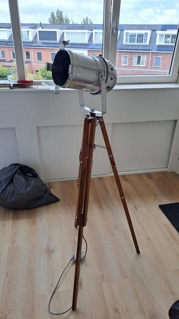 Staande lamp beschikbaar voor biedingen
