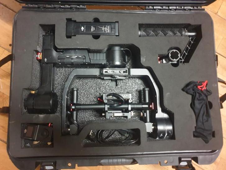 DJI Ronin-M Gimbal met Accu, Thumb Controller & Remote, Audio, Tv en Foto, Professionele Audio-, Tv- en Video-apparatuur, Gebruikt