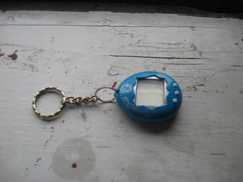 Bandai 1997 - turquoise Tamagotchi (met gebr. aanwijzing), Spelcomputers en Games, Games | Overige, Gebruikt, 1 speler, Vanaf 3 jaar