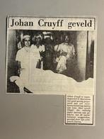 Voetbal krantenartikel Johan Cruijff geveld 1976 operatie, Verzamelen, Ophalen of Verzenden, Knipsel(s)
