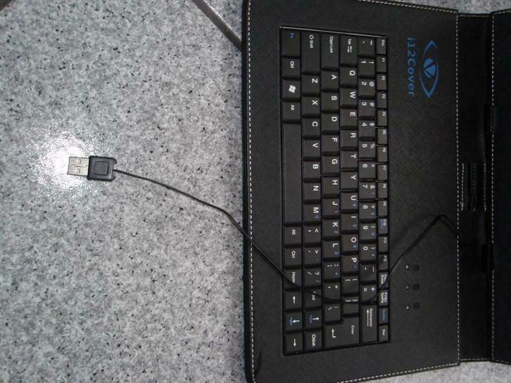 Tablethoes met toetsenbord, Computers en Software, Tablet-hoezen, Zo goed als nieuw, Bescherming voor- en achterkant, 10 inch