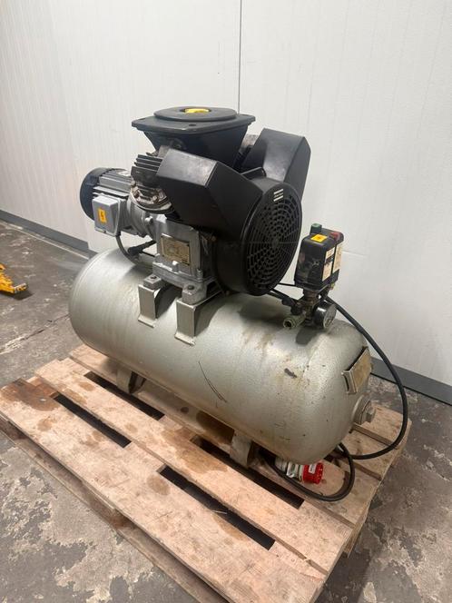 Aflas copco LE5 compressor op tank incl onderhoud, Doe-het-zelf en Verbouw, Compressors, Zo goed als nieuw, 6 tot 10 bar, 100 liter of meer