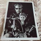 Biker Baby - Sexy stoere man met klein kindje op motor, Verzenden, 1980 tot heden, Ongelopen, Overige thema's