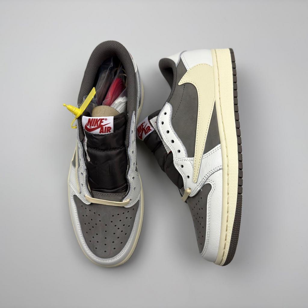 Air Jordan 1 Low Travis Scott Reverse Mocha, Ophalen of Verzenden, Nieuw, Bruin, Sneakers of Gympen