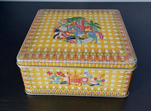 Vintage blik - geel geruit met "geborduurde' print, Verzamelen, Blikken, Gebruikt, Overige, Overige merken, Ophalen of Verzenden