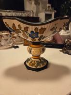 Royal Gouda Chrysantheme Schaal op Voet, Antiek en Kunst, Antiek | Keramiek en Aardewerk, Ophalen of Verzenden