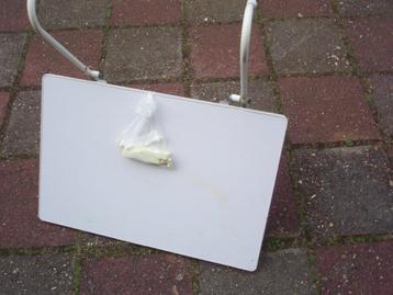 Wit Balkon tafeltje met ophangbeugels beschikbaar voor biedingen