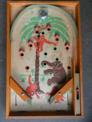 Te koop antieke speelgoed knikkerbaan met flippers beschikbaar voor biedingen
