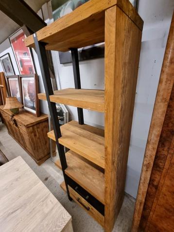 Houten Boekenkast met Lades beschikbaar voor biedingen