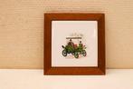 Wandtegel in houten lijstje met prent van een antieke auto m, Huis en Inrichting, Woonaccessoires | Wanddecoraties, Ophalen of Verzenden