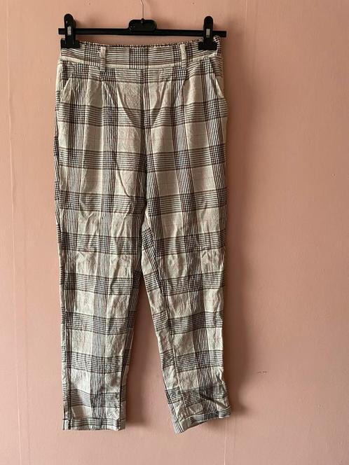 Stradivarius beige geruite pantalon broek maat 36, Kleding | Dames, Broeken en Pantalons, Zo goed als nieuw, Maat 36 (S), Beige