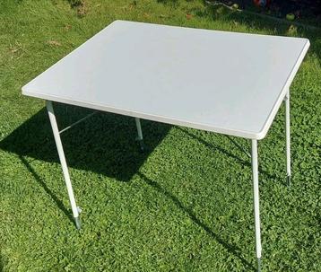 Opklapbare campingtafel beschikbaar voor biedingen