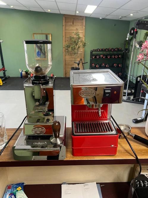 Espresso machine Quick Mill 820 rood met bogenmaler en uitkl, Witgoed en Apparatuur, Koffiezetapparaten, Zo goed als nieuw, Espresso apparaat