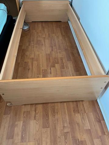 Bed met spiraalbodem  beschikbaar voor biedingen