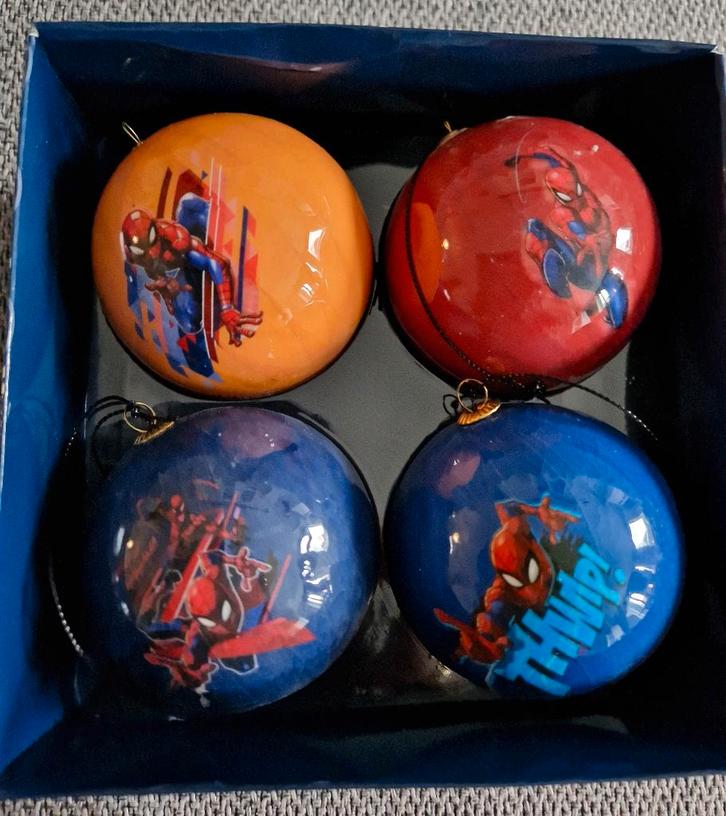 2 doosjes met MARVEL kerstballen - SPIDERMAN - IRONMAN, Diversen, Kerst, Zo goed als nieuw, Ophalen