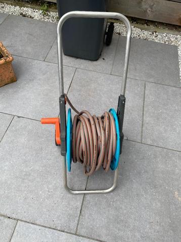 Gardena tuinslang met haspel/wagen beschikbaar voor biedingen
